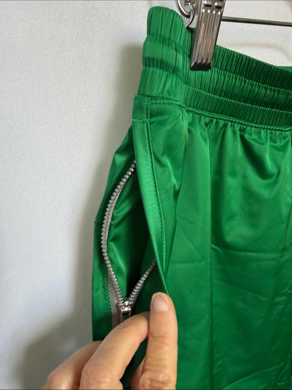 NEW Lululemon Men Stretch Satin Nylon Short 5" Size M Raceway Green Relaxed Fit - Picture 2 of 6